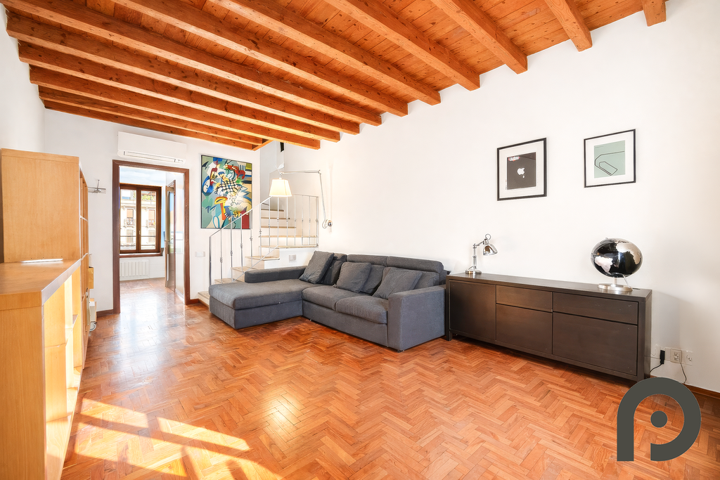 Milano (Crocetta/Missori) Luminoso trilocale su due livelli