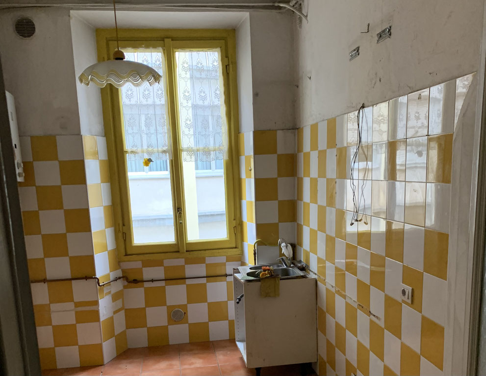 Milano (Corso Italia/Santa Sofia) - Quadrilocale da ristrutturare