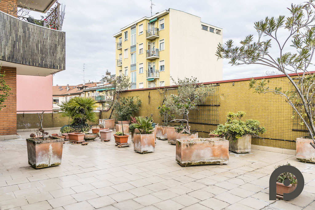 Milano (Gerusalemme/Cenisio) Attico con terrazzo