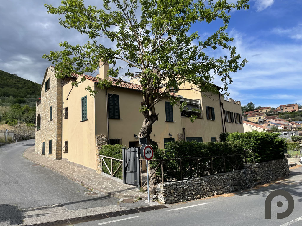 Garlenda (Alassio) Ottimo trilocale con terrazzo