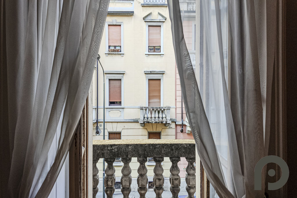 Milano (Cenisio/Piazza Firenze) Elegante Bilocale di 82 mq in Stabile d’Epoca