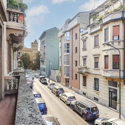 Milano (Cenisio/Piazza Firenze) Elegante Bilocale di 82 mq in Stabile d’Epoca
