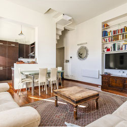 Milano (Maggiolina/Zara) Trilocale ristrutturato in contesto d'epoca