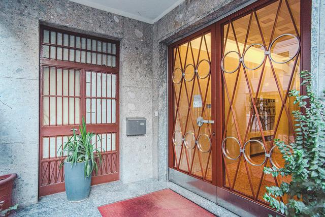 Milano (Sant'Ambrogio/De Amicis) Laboratorio/Ufficio in contesto signorile con portineria