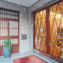 Milano (Sant'Ambrogio/De Amicis) Laboratorio/Ufficio in contesto signorile con portineria