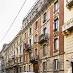 Milano (MM Cadorna) Silenzioso due locali da ristrutturare