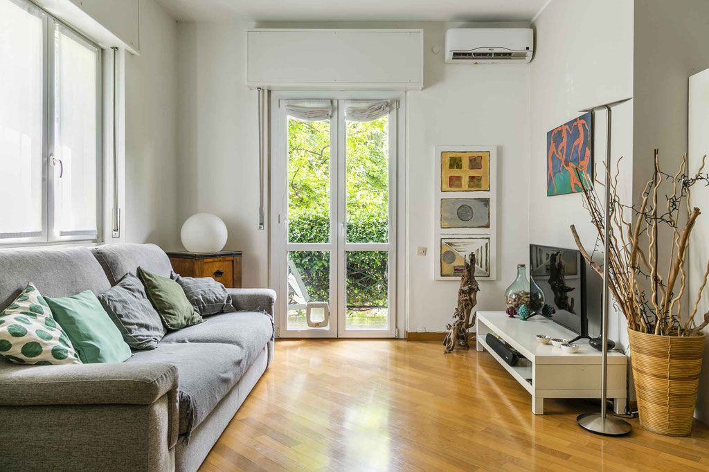 Milano ( Bande Nere ) Trilocale con giardino privato