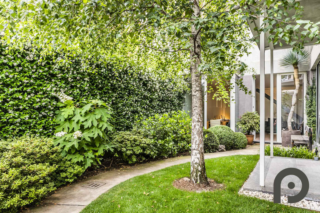 Milano (Cenisio/Firenze) Loft di design su due livelli con giardino