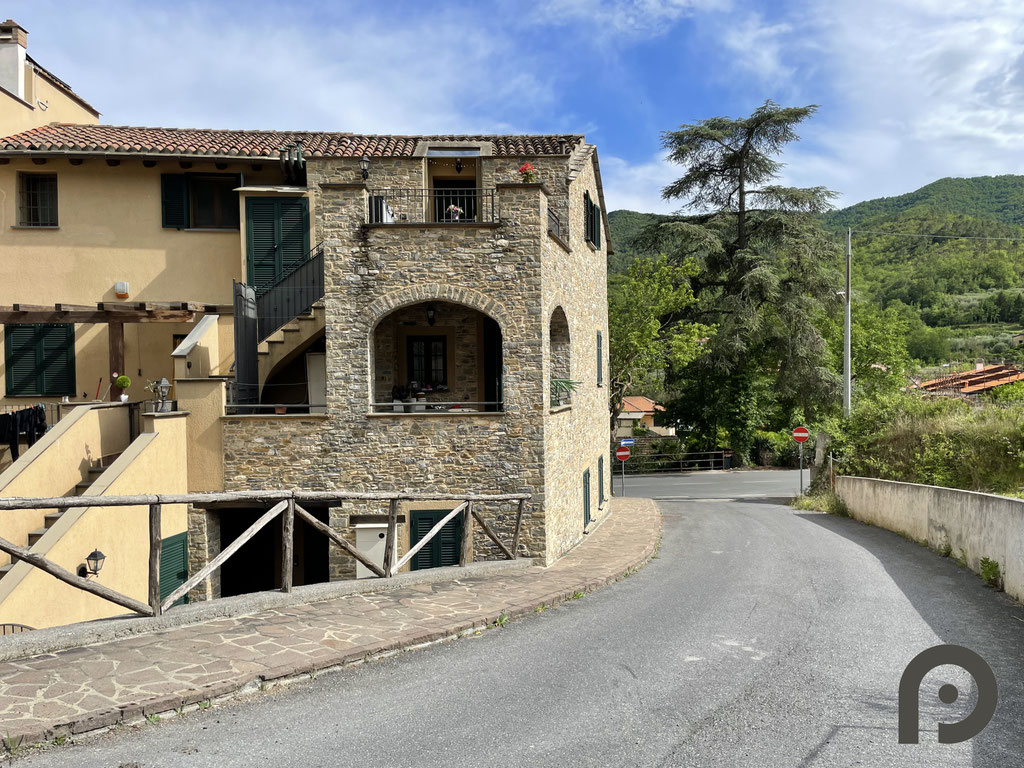 Garlenda (Alassio) Ottimo trilocale con terrazzo