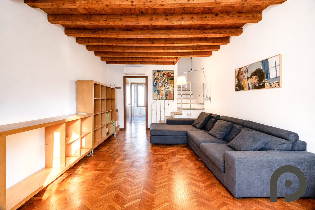 Milano (Crocetta/Missori) Luminoso trilocale su due livelli