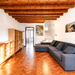 Milano (Crocetta/Missori) Luminoso trilocale su due livelli