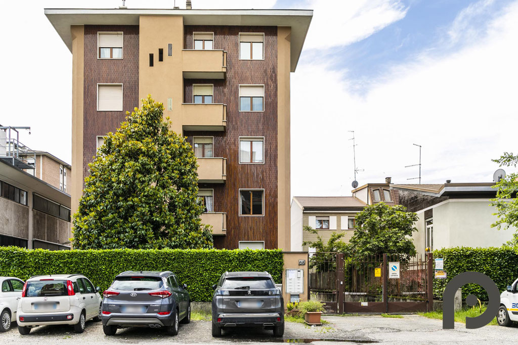 Milano (Certosa/Varesina) Quadrilocale da ristrutturare piano alto