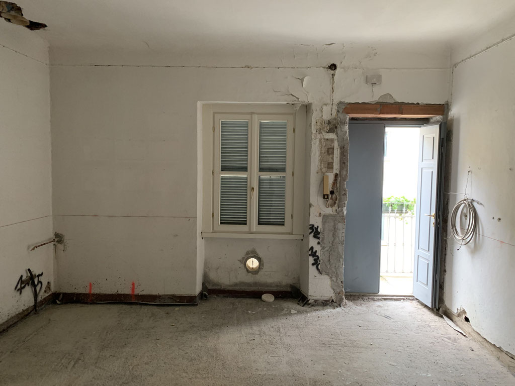 Milano (Corso Italia/Santa Sofia) - Trilocale da ristrutturare