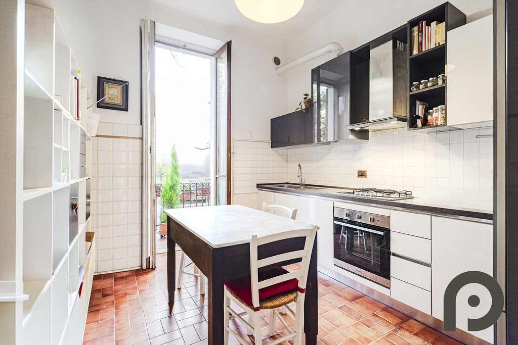 Milano (Cenisio/Piazza Firenze) Elegante Bilocale di 82 mq in Stabile d’Epoca