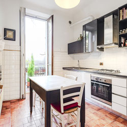 Milano (Cenisio/Piazza Firenze) Elegante Bilocale di 82 mq in Stabile d’Epoca
