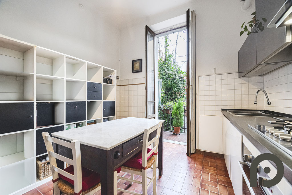 Milano (Cenisio/Piazza Firenze) Elegante Bilocale di 82 mq in Stabile d’Epoca