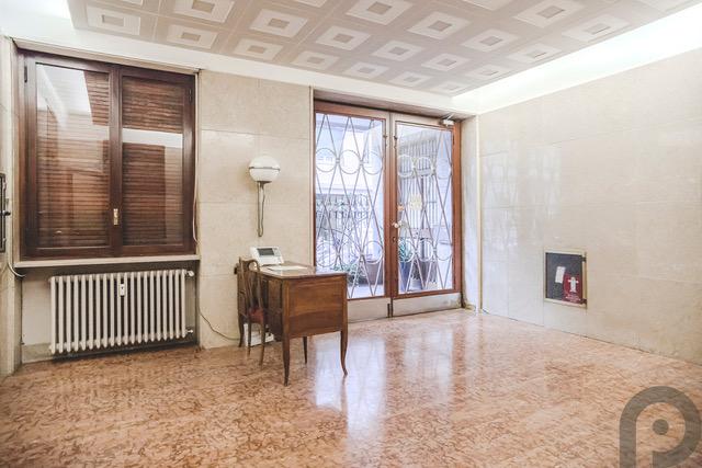 Milano (Sant'Ambrogio/De Amicis) Laboratorio/Ufficio in contesto signorile con portineria