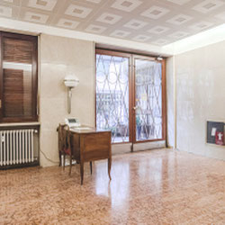 Milano (Sant'Ambrogio/De Amicis) Laboratorio/Ufficio in contesto signorile con portineria