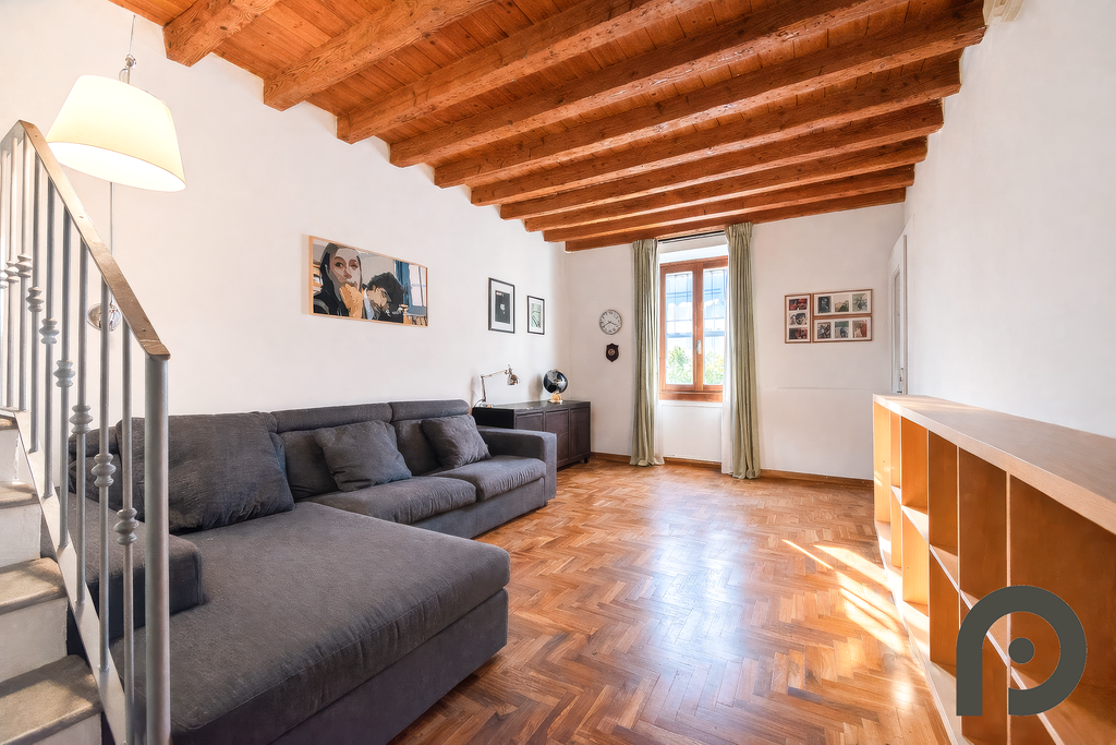 Milano (Crocetta/Missori) Luminoso trilocale su due livelli