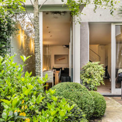 Milano (Cenisio/Firenze) Loft di design su due livelli con giardino