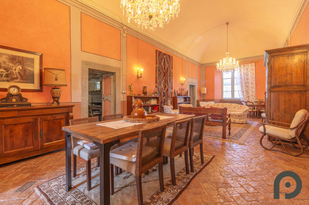 Villafranca In Lunigiana (Borgo Filetto) Palazzo d'epoca con box e giardino