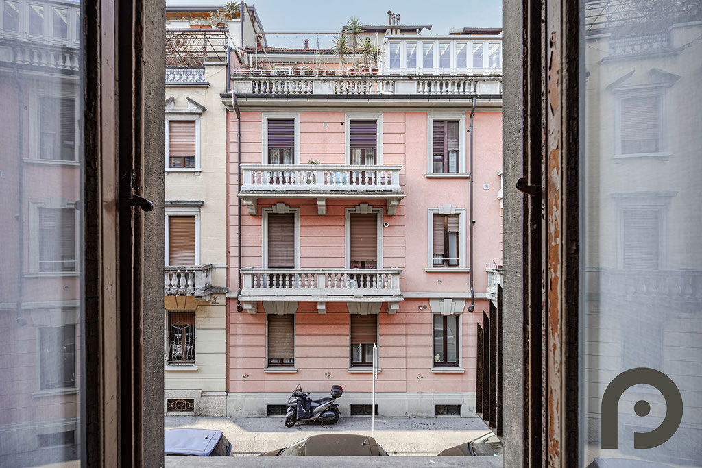 Milano (Cenisio/Piazza Firenze) Elegante Bilocale di 82 mq in Stabile d’Epoca