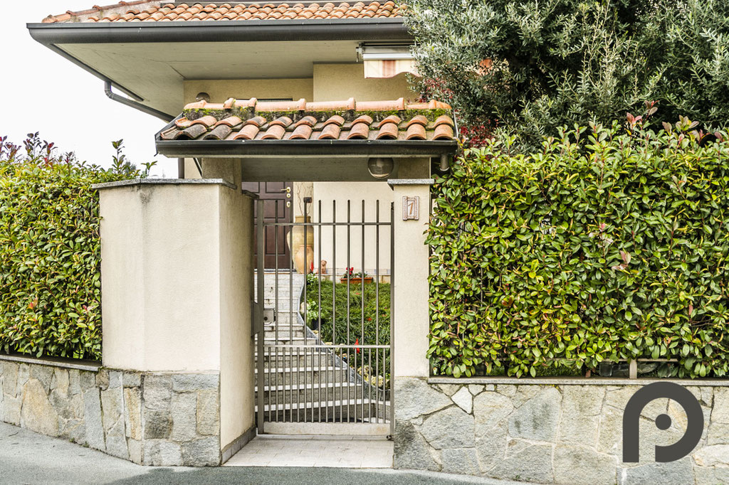 Milano (Pogliano Milanese) Villa su più livelli con giardino e terrazzo