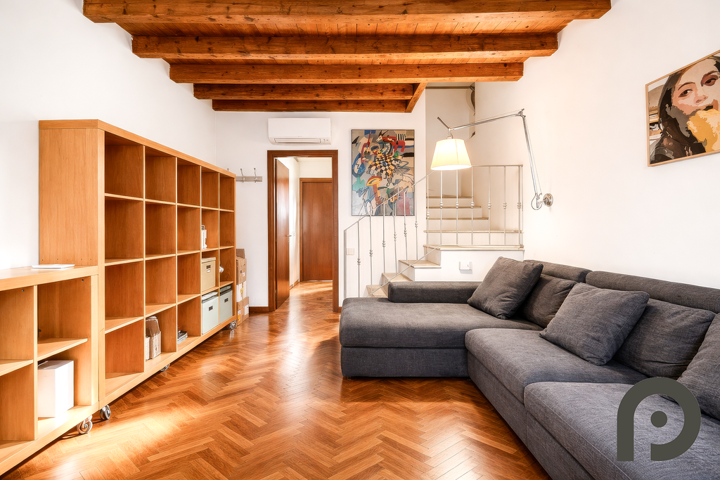 Milano (Crocetta/Missori) Luminoso trilocale su due livelli