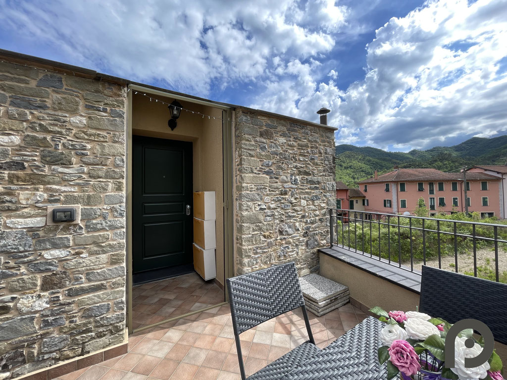 Garlenda (Alassio) Ottimo trilocale con terrazzo