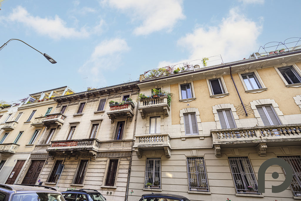 Milano (Cenisio/Piazza Firenze) Elegante Bilocale di 82 mq in Stabile d’Epoca