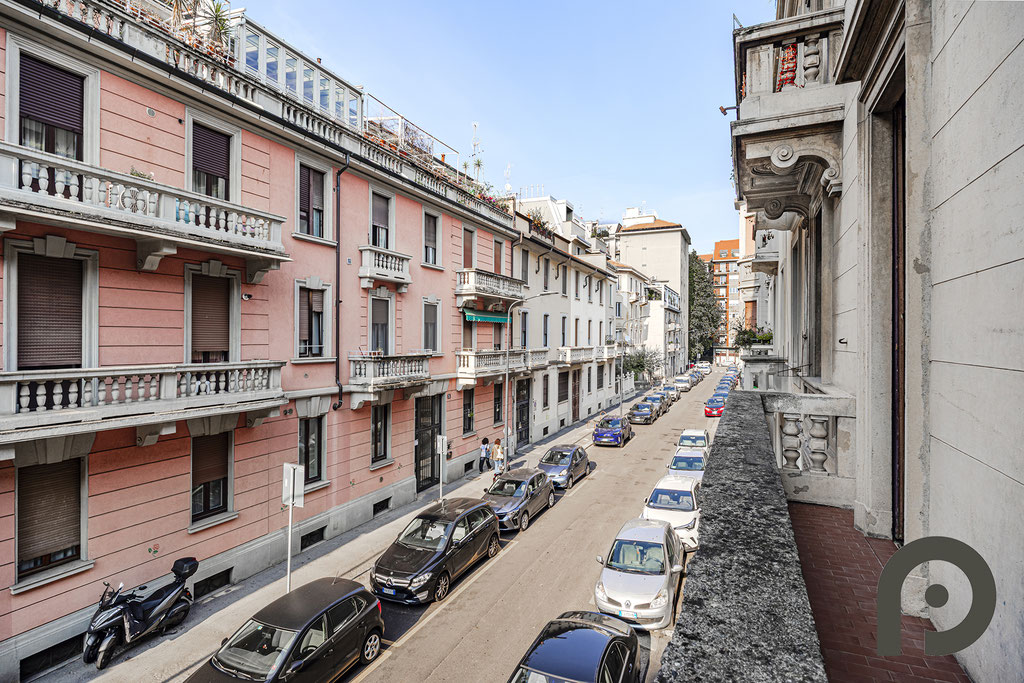 Milano (Cenisio/Piazza Firenze) Elegante Bilocale di 82 mq in Stabile d’Epoca