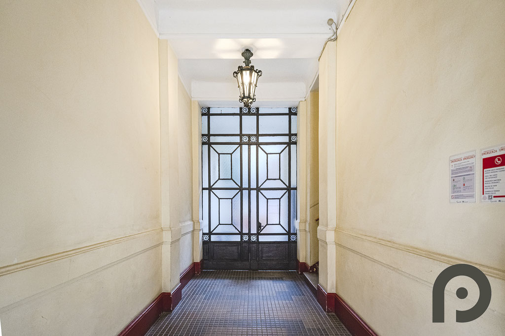 Milano (Cenisio/Piazza Firenze) Elegante Bilocale di 82 mq in Stabile d’Epoca