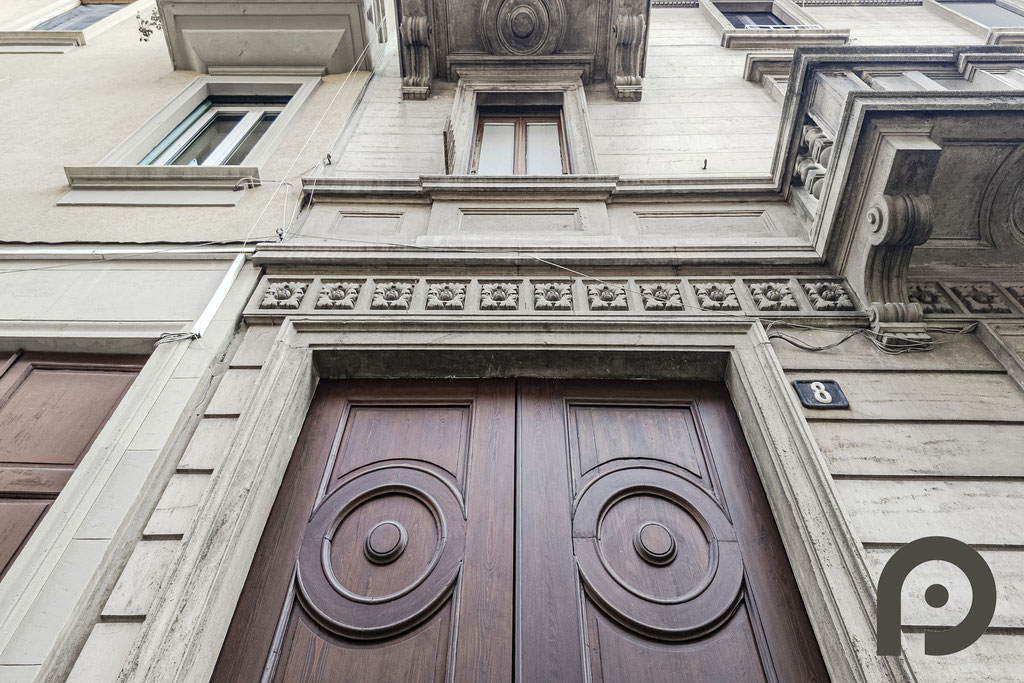 Milano (Cenisio/Piazza Firenze) Elegante Bilocale di 82 mq in Stabile d’Epoca