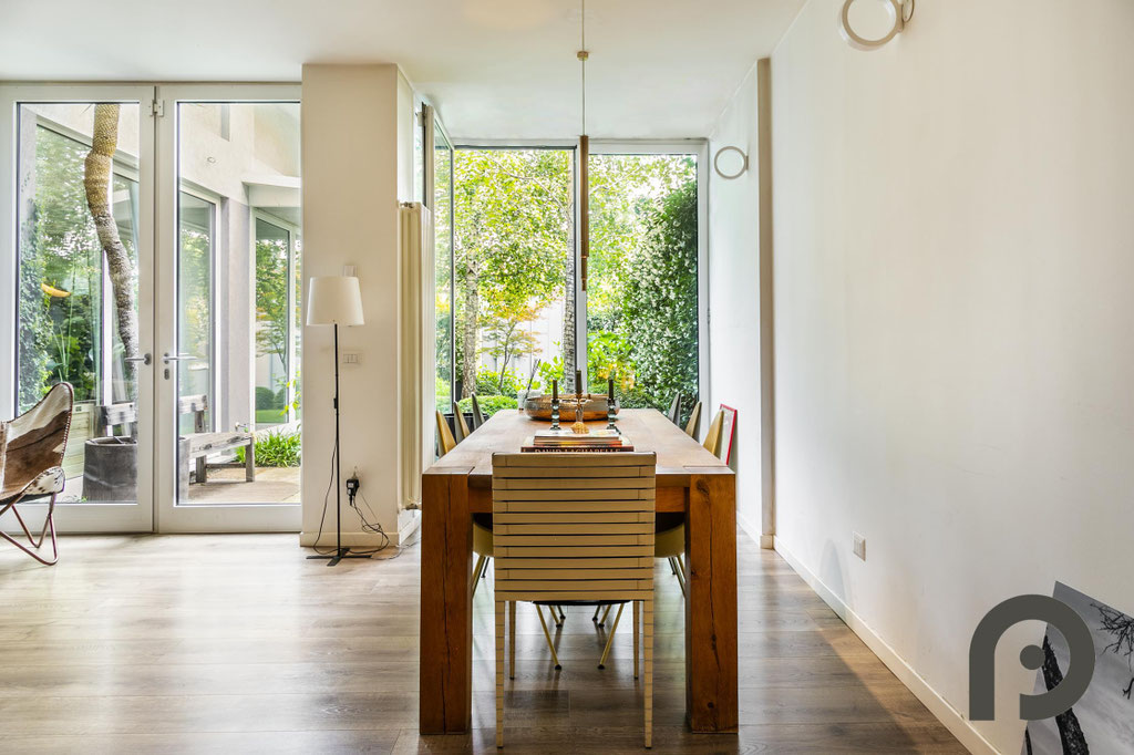 Milano (Cenisio/Firenze) Loft di design su due livelli con giardino