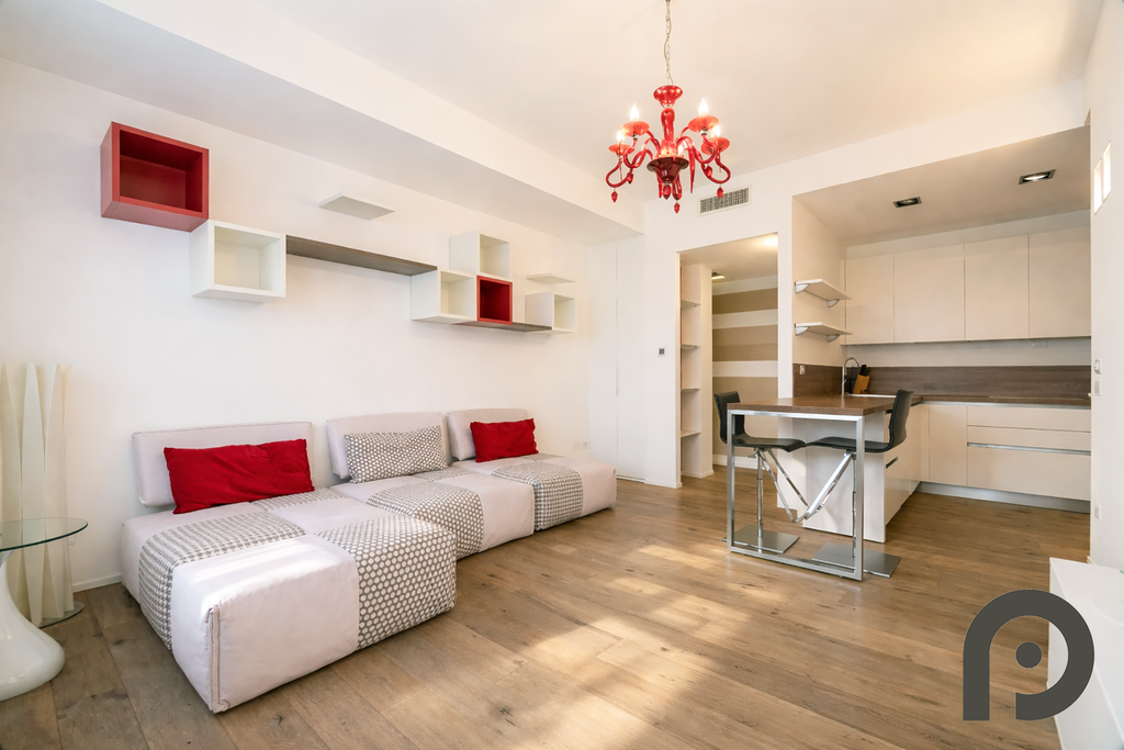 Milano (Crocetta/Missori) Elegante due locali ristrutturato a nuovo