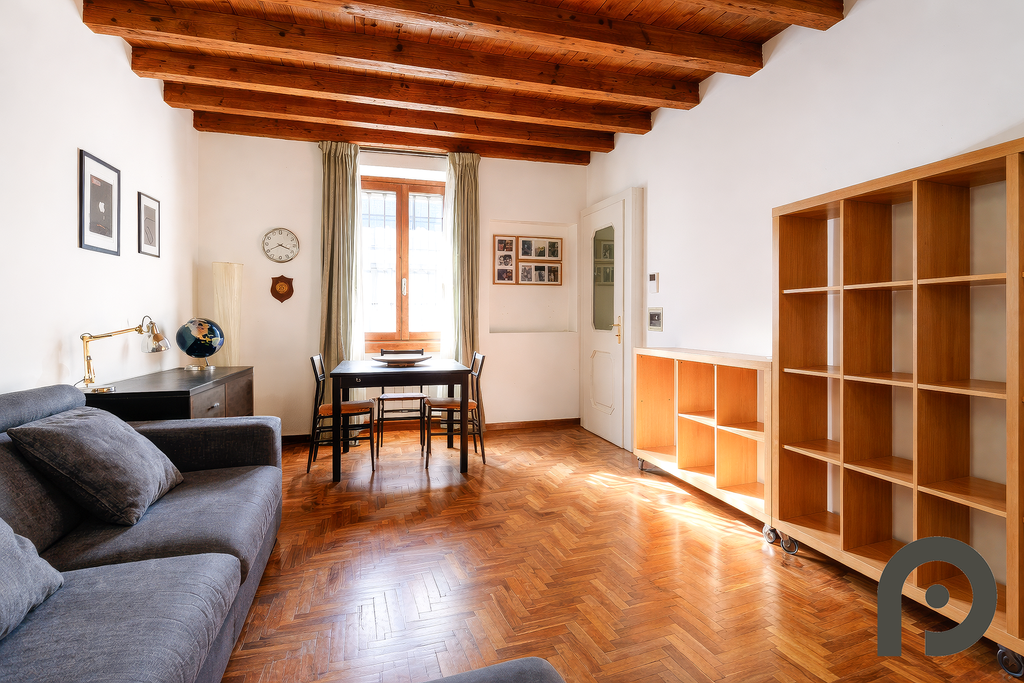 Milano (Crocetta/Missori) Luminoso trilocale su due livelli