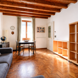 Milano (Crocetta/Missori) Luminoso trilocale su due livelli