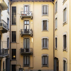 Milano (MM Cadorna) Silenzioso due locali da ristrutturare