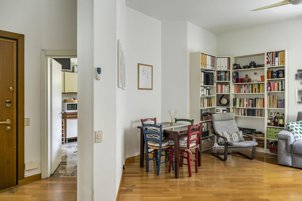 Milano ( Bande Nere ) Trilocale con giardino privato