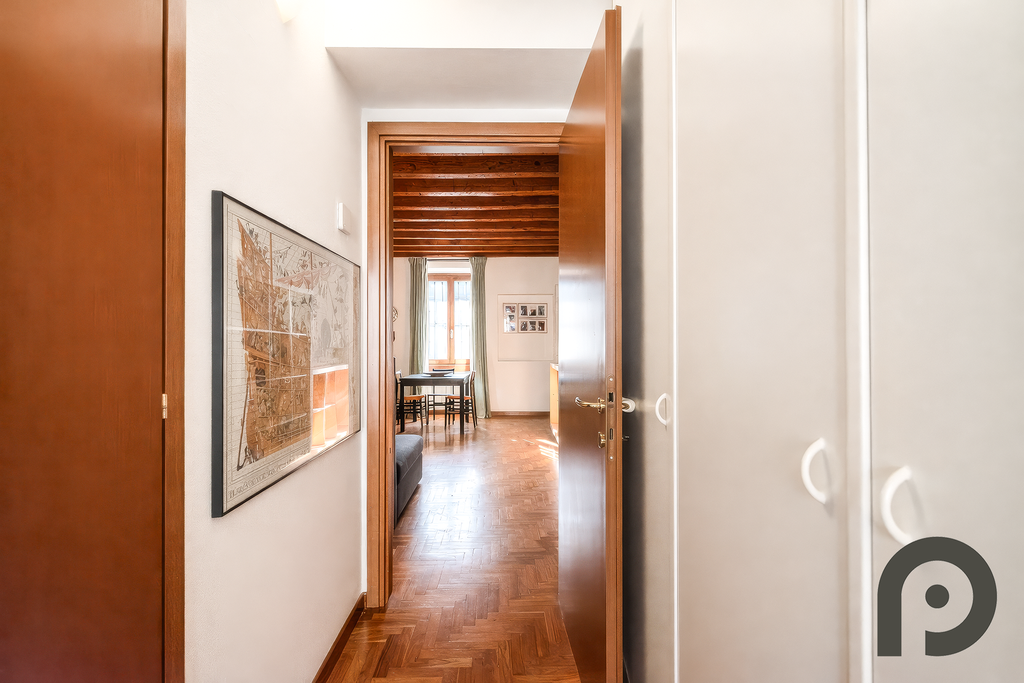 Milano (Crocetta/Missori) Luminoso trilocale su due livelli