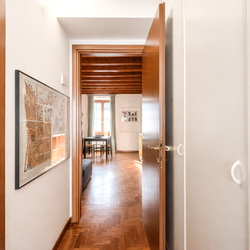 Milano (Crocetta/Missori) Luminoso trilocale su due livelli