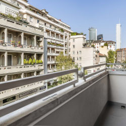 Milano (Amendola/City Life) Soluzione finemente ristrutturata  in palazzo d'epoca
