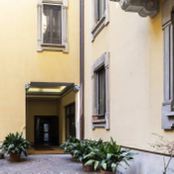 Milano (MM Cadorna) Silenzioso due locali da ristrutturare