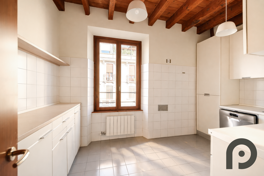 Milano (Crocetta/Missori) Luminoso trilocale su due livelli