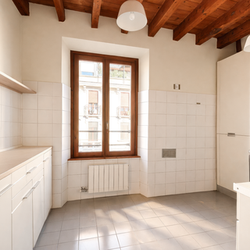 Milano (Crocetta/Missori) Luminoso trilocale su due livelli