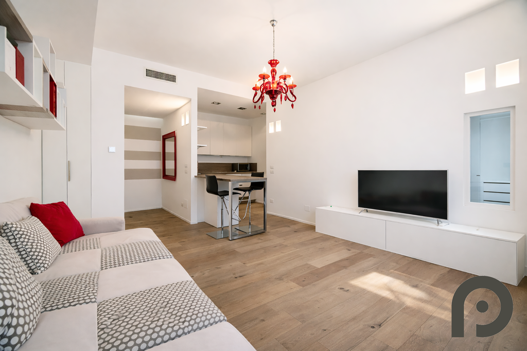 Milano (Crocetta/Missori) Elegante due locali ristrutturato a nuovo