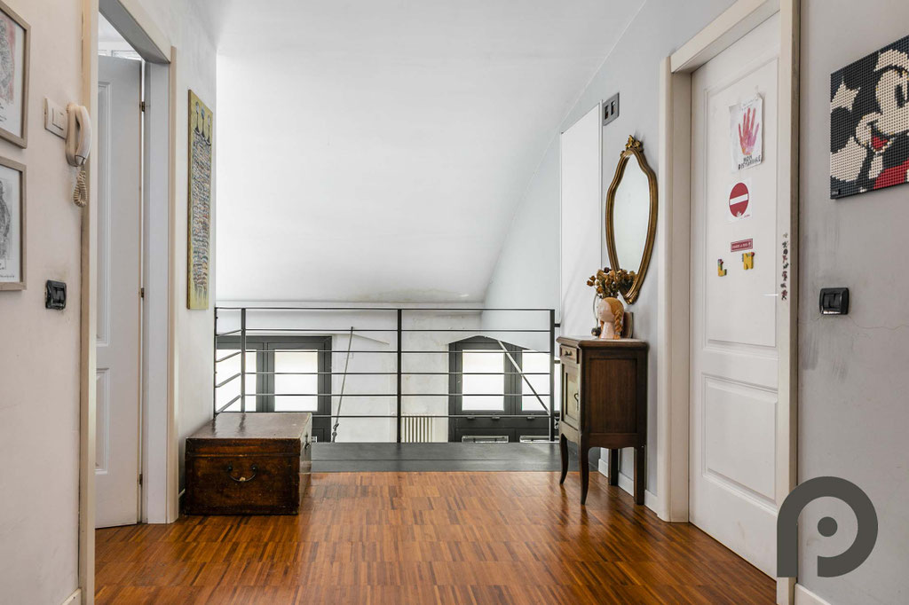 Milano (Maciachini/Derganino) Loft su due livelli con spazio esterno privato