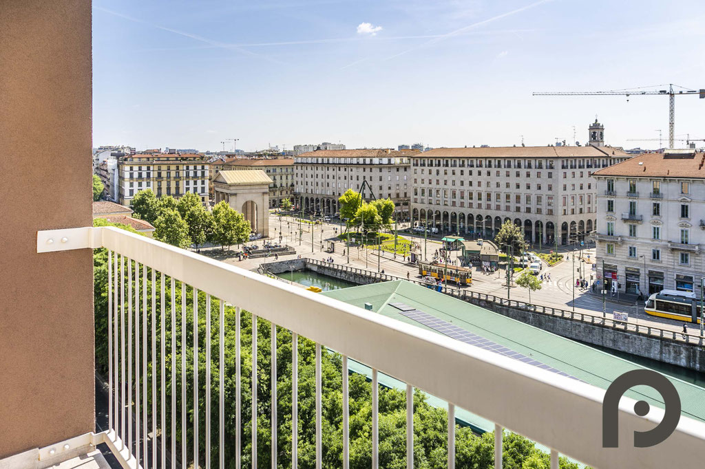 Milano (Navigli/Ticinese) Incantevole ultimo piano con vista panoramica