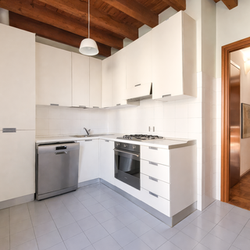 Milano (Crocetta/Missori) Luminoso trilocale su due livelli