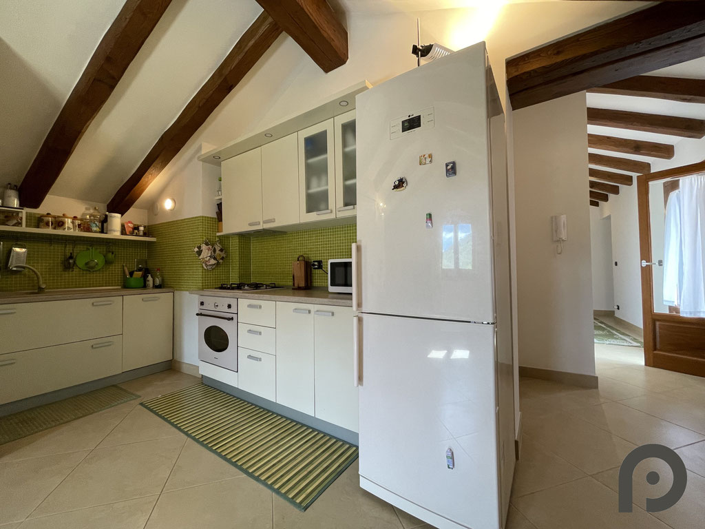 Garlenda (Alassio) Ottimo trilocale con terrazzo